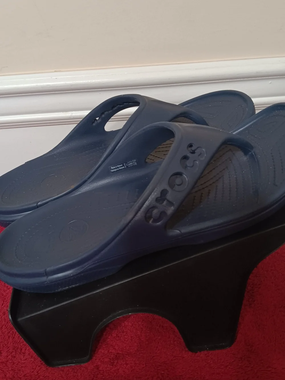Crocs Classic Flip Sandals in Navy